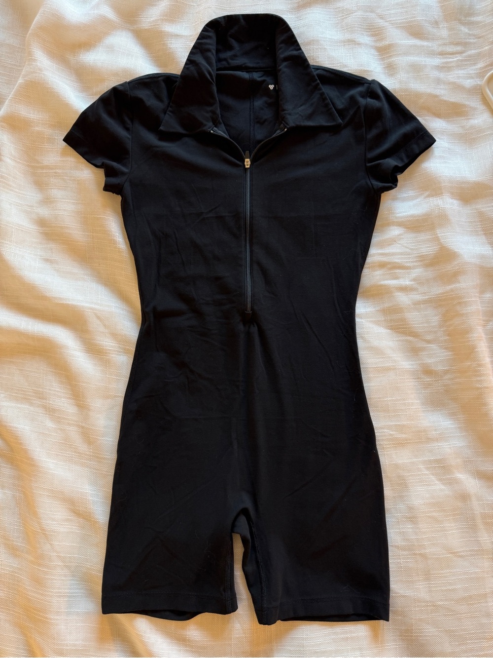 Aritzia TnAction Tna Collared Romper Short Sleeve Zip Black